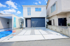 1号棟 戸建てが立ち並ぶ静かな住宅街。四季折々の移り変わりを感じながら自然と楽しみ、暮らす、そんな毎日を日々の中で感じられる住環境
