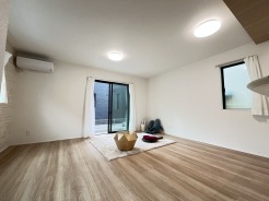 夕食の時間。家族、友人、両親、親戚との会話がより料理を美味しくしてくれる。あっという間に時間が過ぎてしまう居心地の良さは、普段はほっとする空間としてここにあります。
