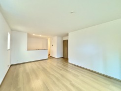 A号棟 家族が一番集まる場所だから広々としつつも素敵な空間であって欲しい。皆がくつろぐリビングからキッチンまでが一つに繋がる空間。
