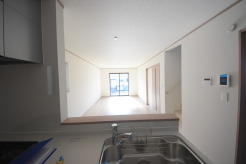 いつも家族の集まるリビングは広々とした19.25帖。通風・採光にも優れ、心安らぐ風と光がたえない空間。汎用性に富んだ居住スペースと、高揚感さえも与えてくれる住空間です。
