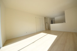 いつも家族の集まるリビングは広々とした17帖。通風・採光にも優れ、心安らぐ風と光がたえない空間。汎用性に富んだ居住スペースと、高揚感さえも与えてくれる住空間です。
