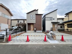 10月中旬に完成予定。

ほぼ完成しているので、動線や家具の配置を確認できます。