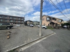 南道路に面しており日中もたくさんの陽が入ります。風通りや周辺環境など実際に現地にてご確認ください。
