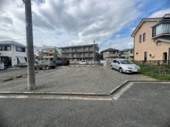 戸建てが立ち並ぶ静かな住宅街。四季折々の移り変わりを感じながら自然と楽しみ、暮らす、そんな毎日を日々の中で感じられる住環境
