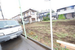 戸建てが立ち並ぶ静かな住宅街。四季折々の移り変わりを感じながら自然と楽しみ、暮らす、そんな毎日を日々の中で感じられる住環境
