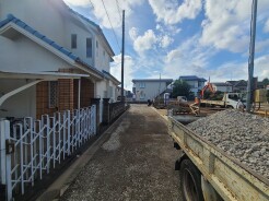 戸建てが立ち並ぶ静かな住宅街。四季折々の移り変わりを感じながら自然と楽しみ、暮らす、そんな毎日を日々の中で感じられる住環境
