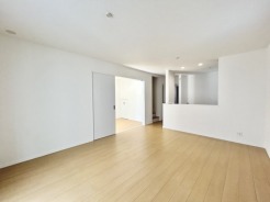 夕食の時間。家族、友人、両親、親戚との会話がより料理を美味しくしてくれる。あっという間に時間が過ぎてしまう居心地の良さは、普段はほっとする空間としてここにあります。
