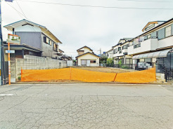 2号棟 建築中ですが、同じグレードの完成済み建物を参考にご覧になることもできます。現地より最寄りの物件をご案内しますので、お気軽にご要望をお聞かせください。