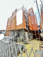 2号棟 戸建てが立ち並ぶ静かな住宅街。四季折々の移り変わりを感じながら自然と楽しみ、暮らす、そんな毎日を日々の中で感じられる住環境
