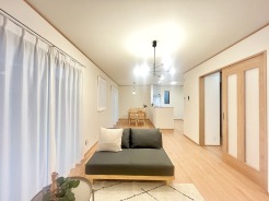 リビングは家具の配置も思いのまま。自由度が高い設計です。
