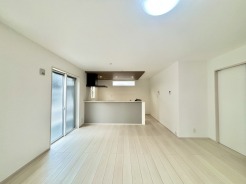 夕食の時間。家族、友人、両親、親戚との会話がより料理を美味しくしてくれる。あっという間に時間が過ぎてしまう居心地の良さは、普段はほっとする空間としてここにあります。
