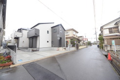 1号棟 セカンドカーや来客時にも便利なカースペース2台分ございます。
