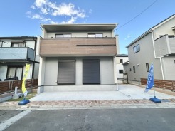 9号棟 五感で感じる、現地でしかわからない事も沢山ございます。周辺環境なども一緒にご案内いたしますのでお気軽にお問合せください。
