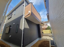 五感で感じる、現地でしかわからない事も沢山ございます。周辺環境なども一緒にご案内いたしますのでお気軽にお問合せください。
