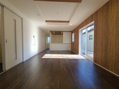 五感で感じる、現地でしかわからない事も沢山ございます。周辺環境なども一緒にご案内いたしますのでお気軽にお問合せください。
