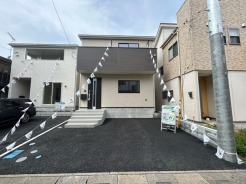 2号棟 五感で感じる、現地でしかわからない事も沢山ございます。周辺環境なども一緒にご案内いたしますのでお気軽にお問合せください。
