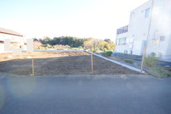 戸建てが立ち並ぶ静かな住宅街。四季折々の移り変わりを感じながら自然と楽しみ、暮らす、そんな毎日を日々の中で感じられる住環境
