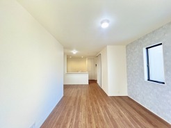 2号棟 夕食の時間。家族、友人、両親、親戚との会話がより料理を美味しくしてくれる。あっという間に時間が過ぎてしまう居心地の良さは、普段はほっとする空間としてここにあります。
