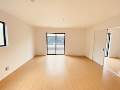 夕食の時間。家族、友人、両親、親戚との会話がより料理を美味しくしてくれる。あっという間に時間が過ぎてしまう居心地の良さは、普段はほっとする空間としてここにあります。
