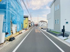 戸建てが立ち並ぶ静かな住宅街。四季折々の移り変わりを感じながら自然と楽しみ、暮らす、そんな毎日を日々の中で感じられる住環境
