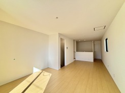 A号棟 夕食の時間。家族、友人、両親、親戚との会話がより料理を美味しくしてくれる。あっという間に時間が過ぎてしまう居心地の良さは、普段はほっとする空間としてここにあります。
