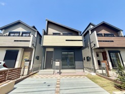 五感で感じる、現地でしかわからない事も沢山ございます。周辺環境なども一緒にご案内いたしますのでお気軽にお問合せください。
