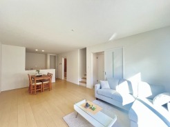 夕食の時間。家族、友人、両親、親戚との会話がより料理を美味しくしてくれる。あっという間に時間が過ぎてしまう居心地の良さは、普段はほっとする空間としてここにあります。
