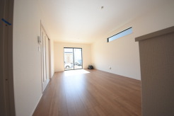 B号棟 夕食の時間。家族、友人、両親、親戚との会話がより料理を美味しくしてくれる。あっという間に時間が過ぎてしまう居心地の良さは、普段はほっとする空間としてここにあります。
