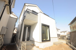 セカンドカーや来客時にも便利なカースペース2台分ございます。
