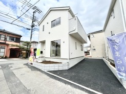 1号棟 五感で感じる、現地でしかわからない事も沢山ございます。周辺環境なども一緒にご案内いたしますのでお気軽にお問合せください。
