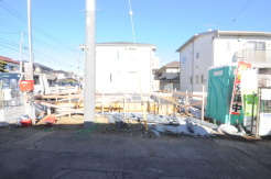 戸建てが立ち並ぶ静かな住宅街。四季折々の移り変わりを感じながら自然と楽しみ、暮らす、そんな毎日を日々の中で感じられる住環境

