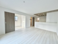 夕食の時間。家族、友人、両親、親戚との会話がより料理を美味しくしてくれる。あっという間に時間が過ぎてしまう居心地の良さは、普段はほっとする空間としてここにあります。
