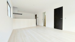 1号棟 リビングは家具の配置も思いのまま。自由度が高い設計です。
