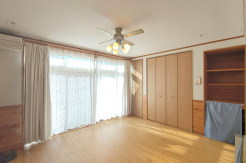 【ＬＤＫ／約19.0帖】
ＬＤＫにも収納がございます。
収納スペースが多く、片付け上手になれるお家です。