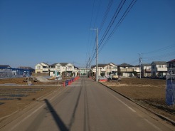 6m幅員の道路に面しておりお車の運転が苦手な方でも安心して出入りいただけます。
