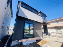 五感で感じる、現地でしかわからない事も沢山ございます。周辺環境なども一緒にご案内いたしますのでお気軽にお問合せください。
