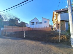 1号地 五感で感じる、現地でしかわからない事も沢山ございます。周辺環境なども一緒にご案内いたしますのでお気軽にお問合せください。
