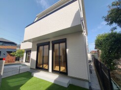 五感で感じる、現地でしかわからない事も沢山ございます。周辺環境なども一緒にご案内いたしますのでお気軽にお問合せください。
