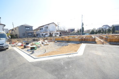 セカンドカーや来客時にも便利なカースペース2台分ございます。
