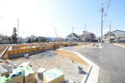 セカンドカーや来客時にも便利なカースペース2台分ございます。
