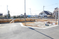 セカンドカーや来客時にも便利なカースペース2台分ございます。
