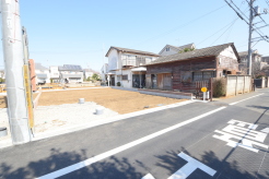 戸建てが立ち並ぶ静かな住宅街。四季折々の移り変わりを感じながら自然と楽しみ、暮らす、そんな毎日を日々の中で感じられる住環境
