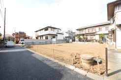 南道路に面しており日中もたくさんの陽が入ります。風通りや周辺環境など実際に現地にてご確認ください。
