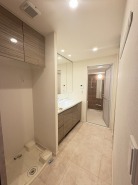 ゆとりの洗面スペースで朝の身支度もスムーズに行えます。
