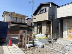 1号棟 五感で感じる、現地でしかわからない事も沢山ございます。周辺環境なども一緒にご案内いたしますのでお気軽にお問合せください。
