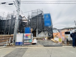 セカンドカーや来客時にも便利なカースペース2台分ございます。

