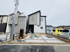 五感で感じる、現地でしかわからない事も沢山ございます。周辺環境なども一緒にご案内いたしますのでお気軽にお問合せください。
