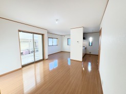 夕食の時間。家族、友人、両親、親戚との会話がより料理を美味しくしてくれる。あっという間に時間が過ぎてしまう居心地の良さは、普段はほっとする空間としてここにあります。
