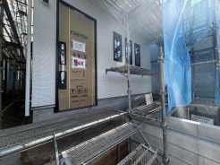 B号棟 お客様をお迎えする玄関、お家の出入りもスムーズに行えます。
