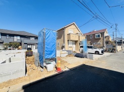 C号棟 戸建てが立ち並ぶ静かな住宅街。四季折々の移り変わりを感じながら自然と楽しみ、暮らす、そんな毎日を日々の中で感じられる住環境
